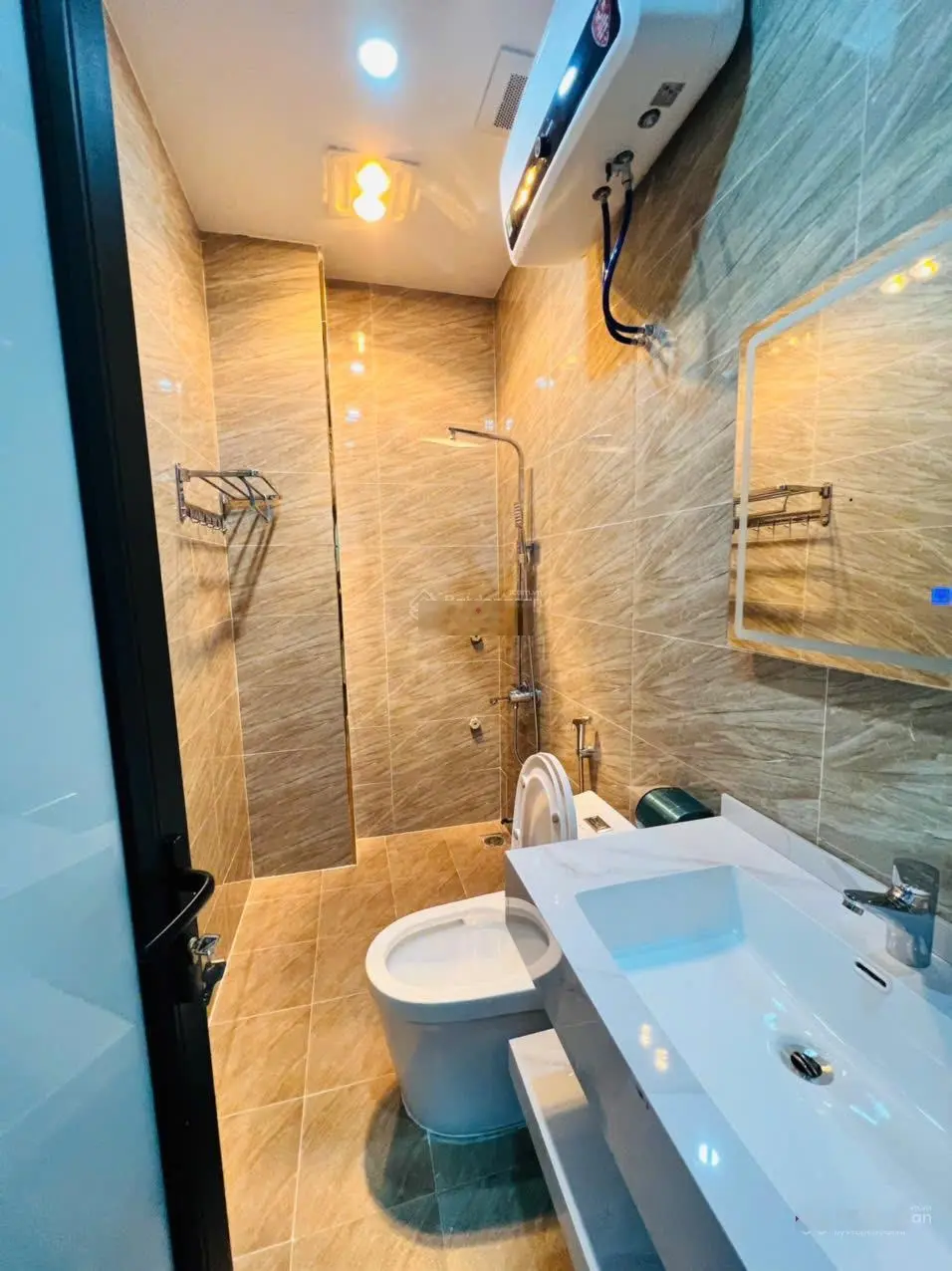 Bán nhà 3 tầng mới tinh tại Cam Lộ, Hùng Vương, Hồng Bàng. Giá chỉ 2,0x tỷ. LH 0979087664