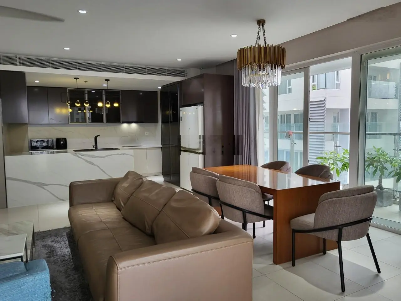 Bán căn hộ 3 phòng ngủ Đảo Kim Cương, 180 m2, có sổ hồng, view hồ bơi, yên tĩnh mát mẻ, giá tốt