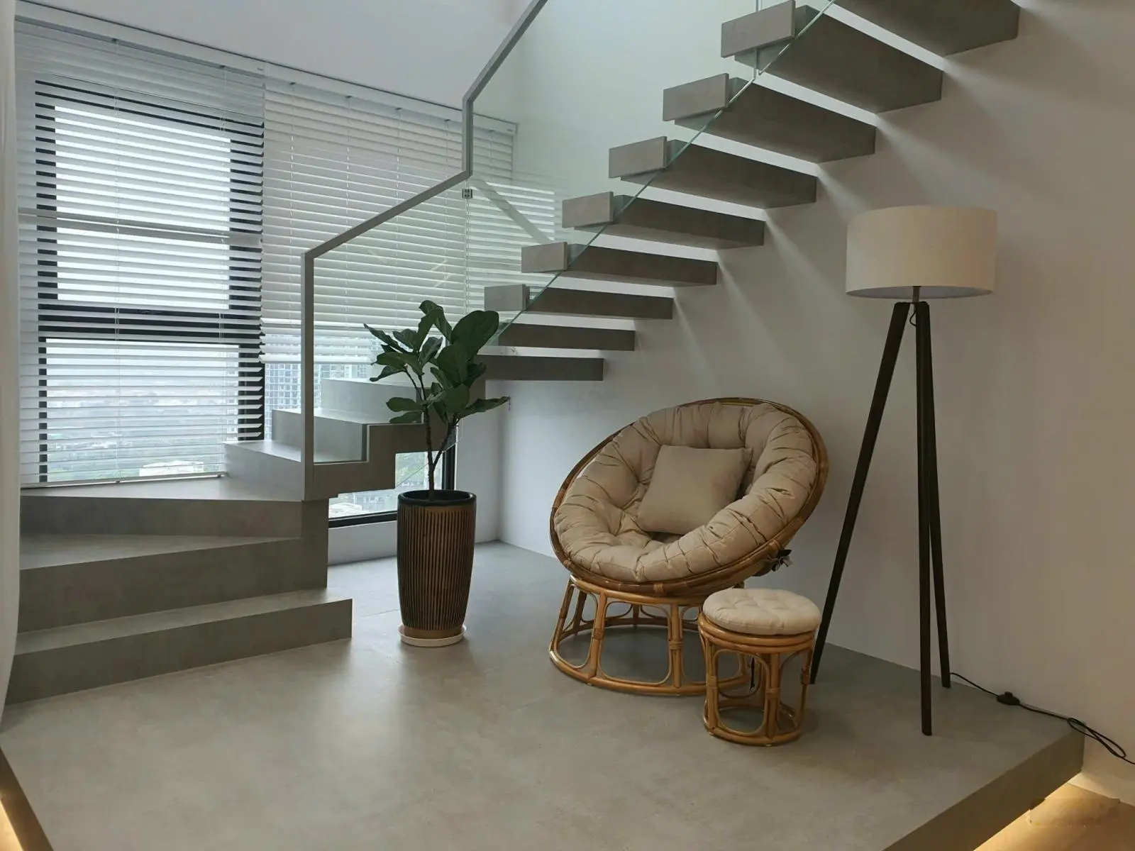 Bán Duplex góc siêu đẹp, mặt Đông Nam view Biệt thự đảo Ecopark, full nội thất xịn sò mới 100%