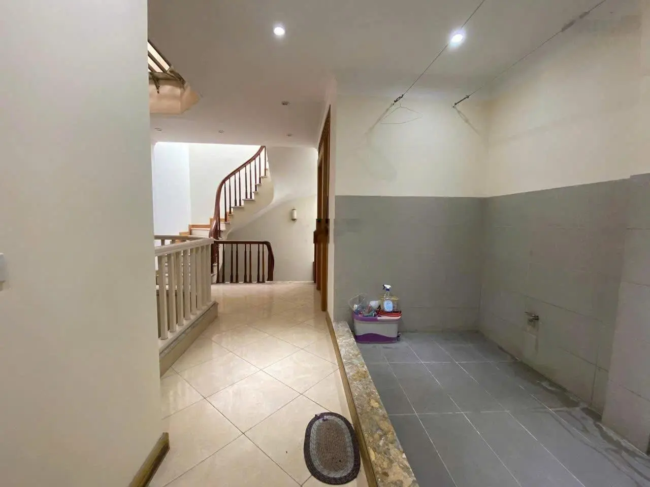 Hiếm! Bán Nhà Ngõ 40 Xuân La, Tây Hồ 95M, 6T Thang máy, Giá 35 tỷ ,MT 5.3M - 3 Ô Tô Tránh - Vỉa hè