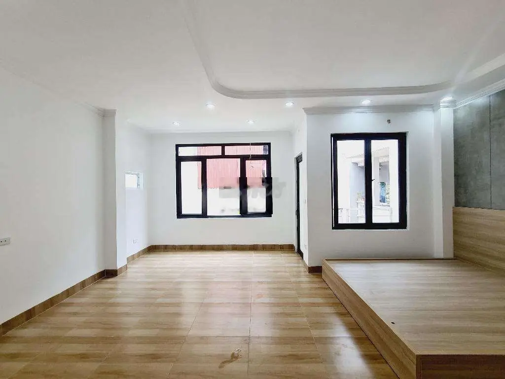 Bán nhà 50m2 Đê La Thành, 4 ngủ rộng, thoáng sáng tự nhiên, gần phố