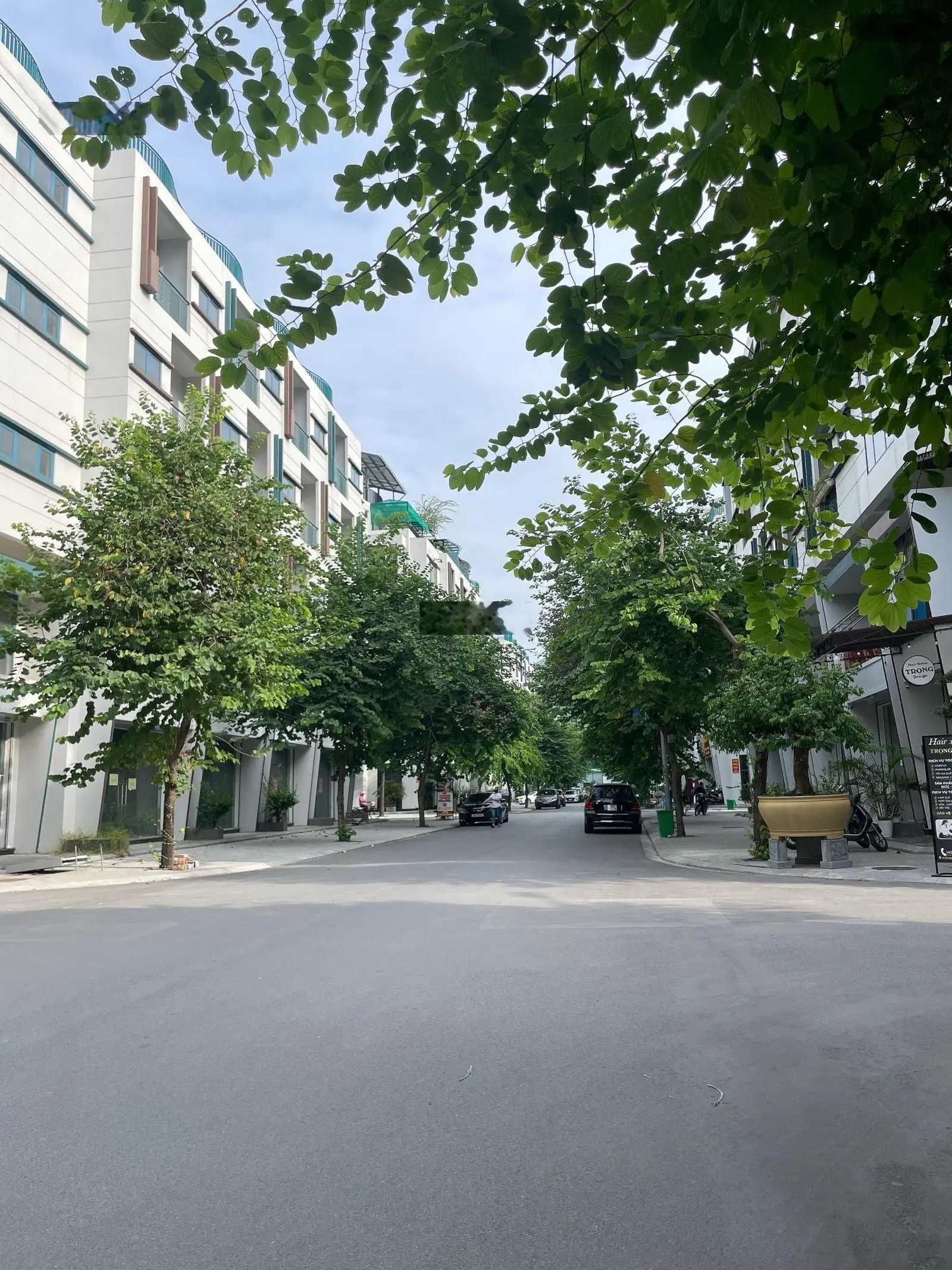 CC bán liền kề Galaxy TSQ Vạn Phúc góc và cạnh góc hoàn thiện full giá 25 tỷ. LH: 0963 689 ***