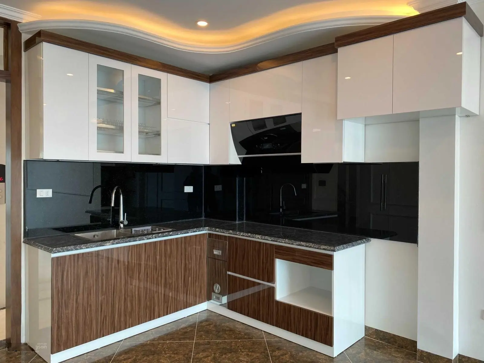 Mặt ngõ ô tô, có ô chờ thang máy, 42m2 x 5 tầng cực đẹp, cách mặt phố 20m, Nhật Tảo, Bắc Từ Liêm