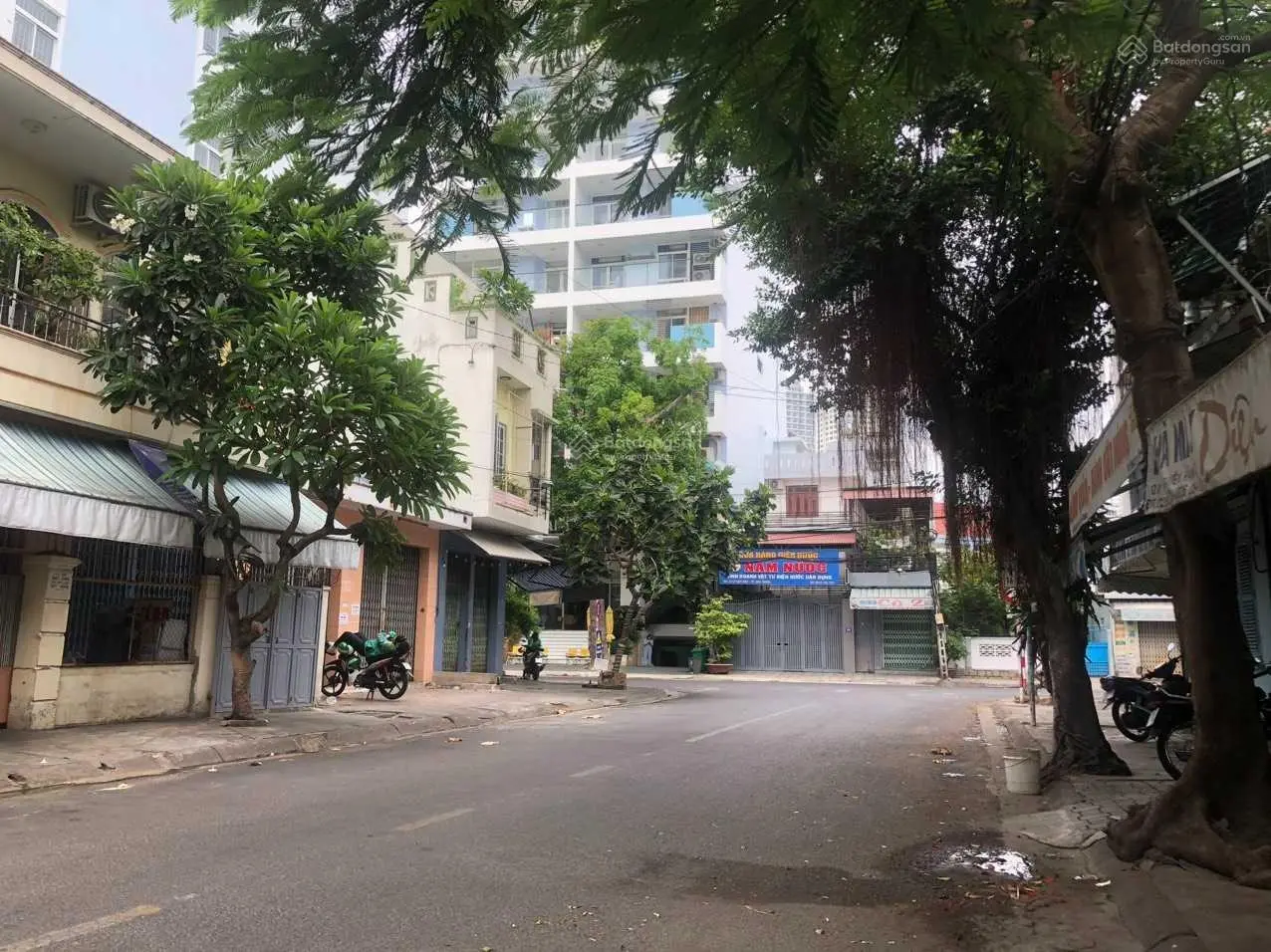 Nhà 3 tầng MT Trần Nguyên Hãn, Ngay chợ Xóm Mới. Cách biển 200m, Cần bán nhanh