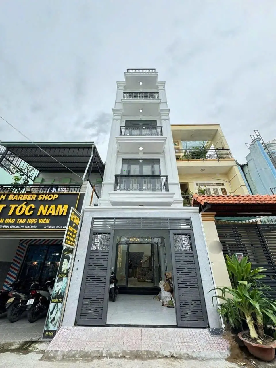Bán nhà đẹp 4 tầng tại đường hiệp bình dt 68m2, 5 pn, nhiều tiện ích sổ hồng hoàn công chính chủ