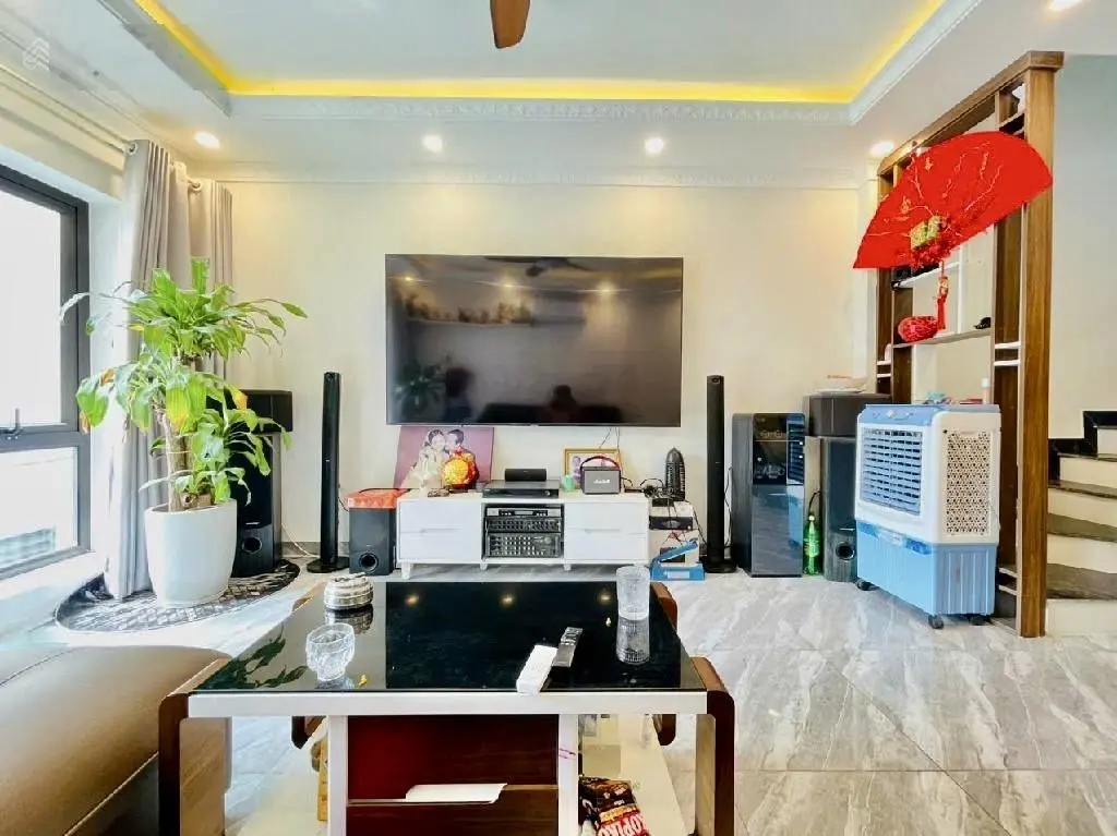 Hơn 6 tỷ cần bán nhà Cổ Linh 6 tầng - full nội thất - ô tô - tiên ích bao quanh - ở sướng - giá tốt