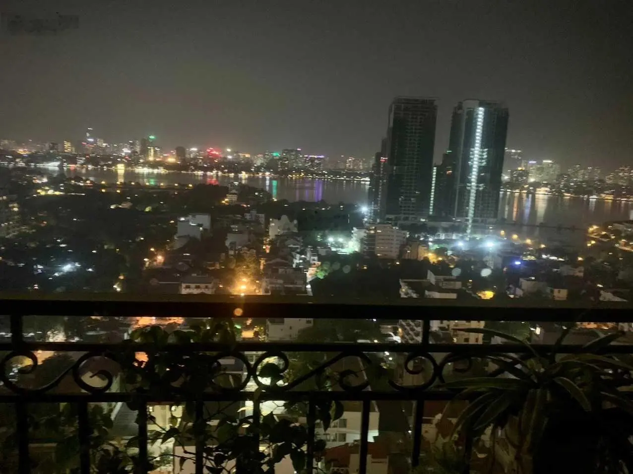 Căn hoa hậu tầng cao view Hồ Tây, 3PN, full nội thất cao cấp, nhận nhà ở ngay, đã có sổ đỏ lâu dài