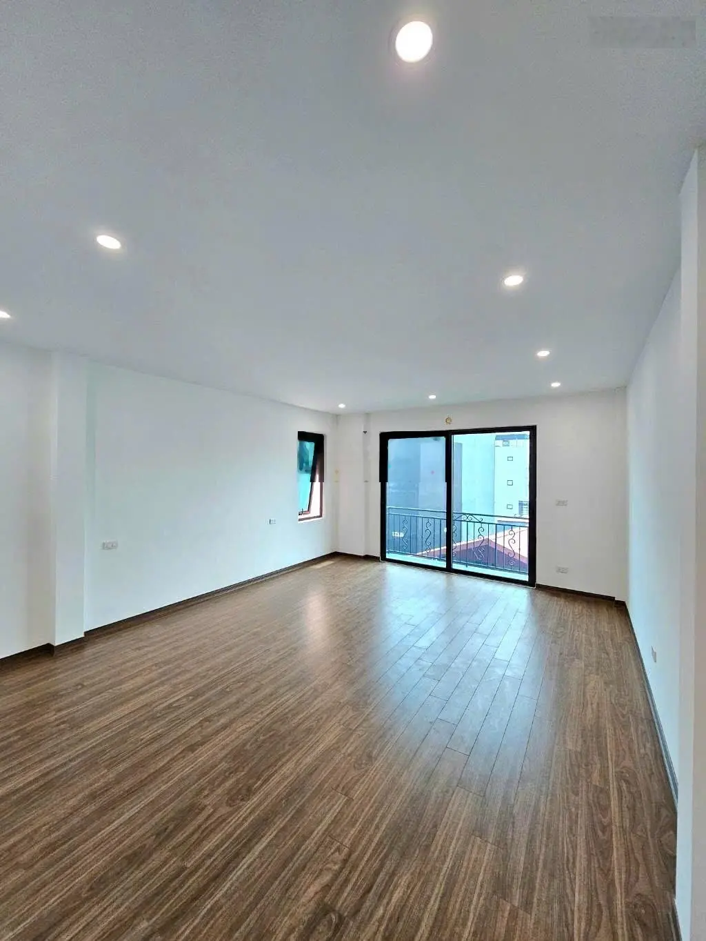 Bán nhà 50m x 6 tầng, lô góc 2 mặt thoáng, thang máy cao cấp, ô tô vào nhà phố Kẻ Tạnh, giá 9.45 tỷ