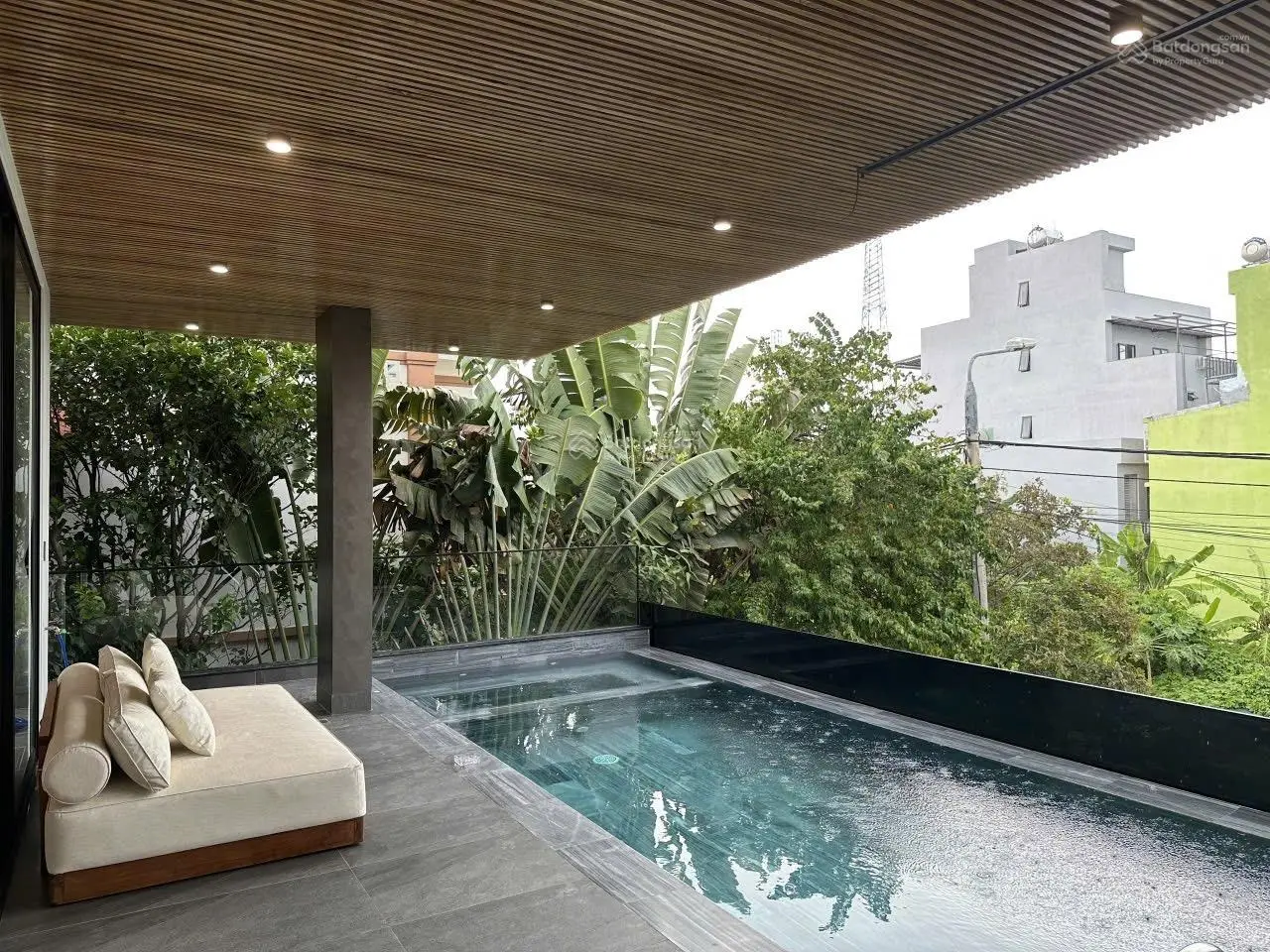 Bán villa Nam Việt Á có 7 phòng ngủ, 8wc, hồ bơi tầng 2, sauna, gara 2 xe ôtô, hồ cá Koi & hồ bơi