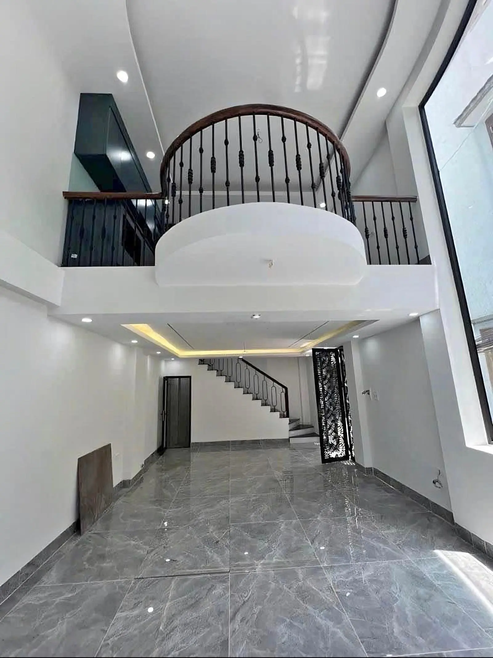 Phố Bạch Mai hiếm nhà bán, ngõ nông gần phố, lô góc ba thoáng, 42m2, 6.1x tỷ(có thương lượng)