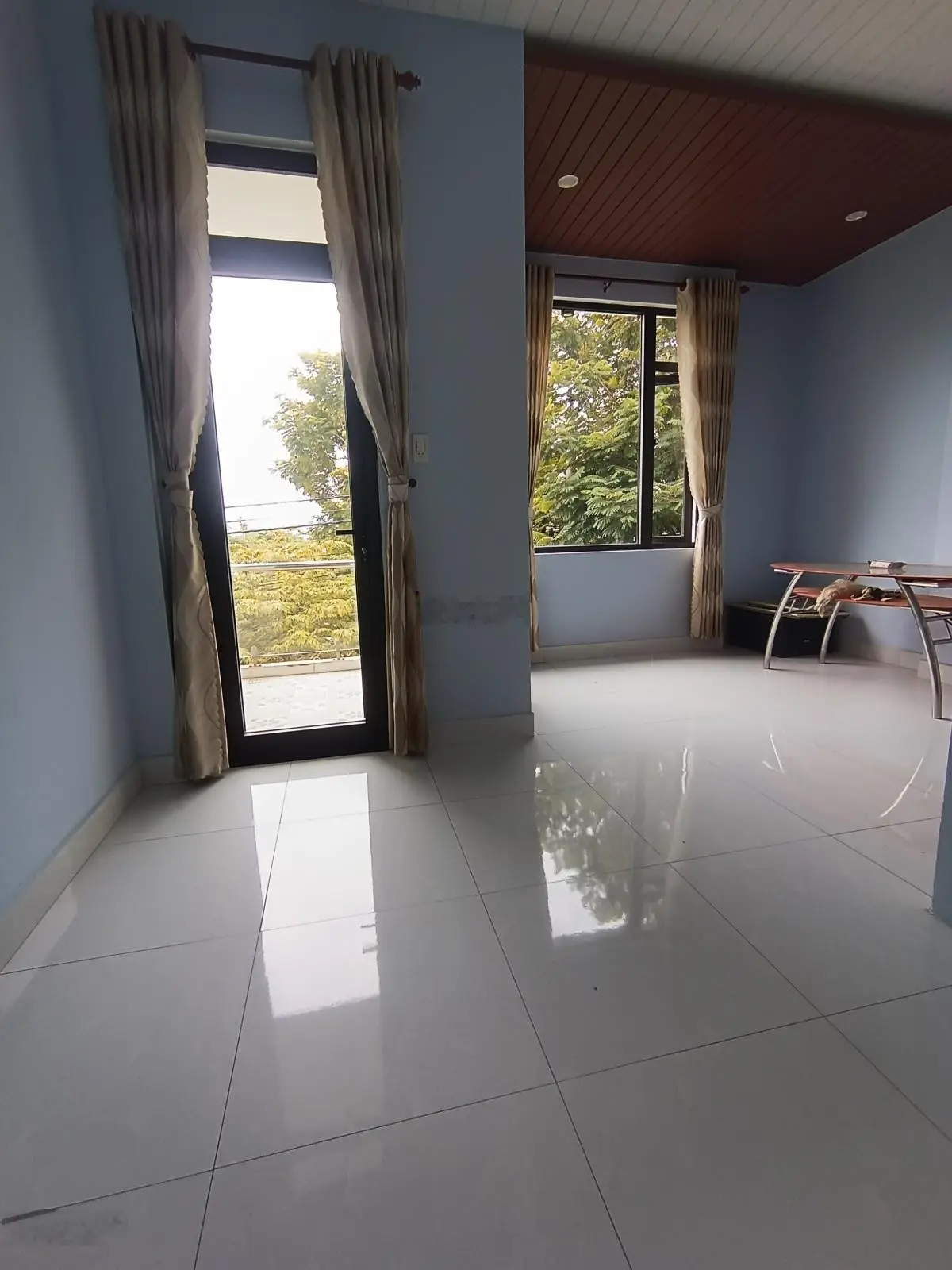 Gần bến xe, đường 7m5, 100m2, 3 mê, 3PN, tuyệt đẹp, trục kinh doanh tốt