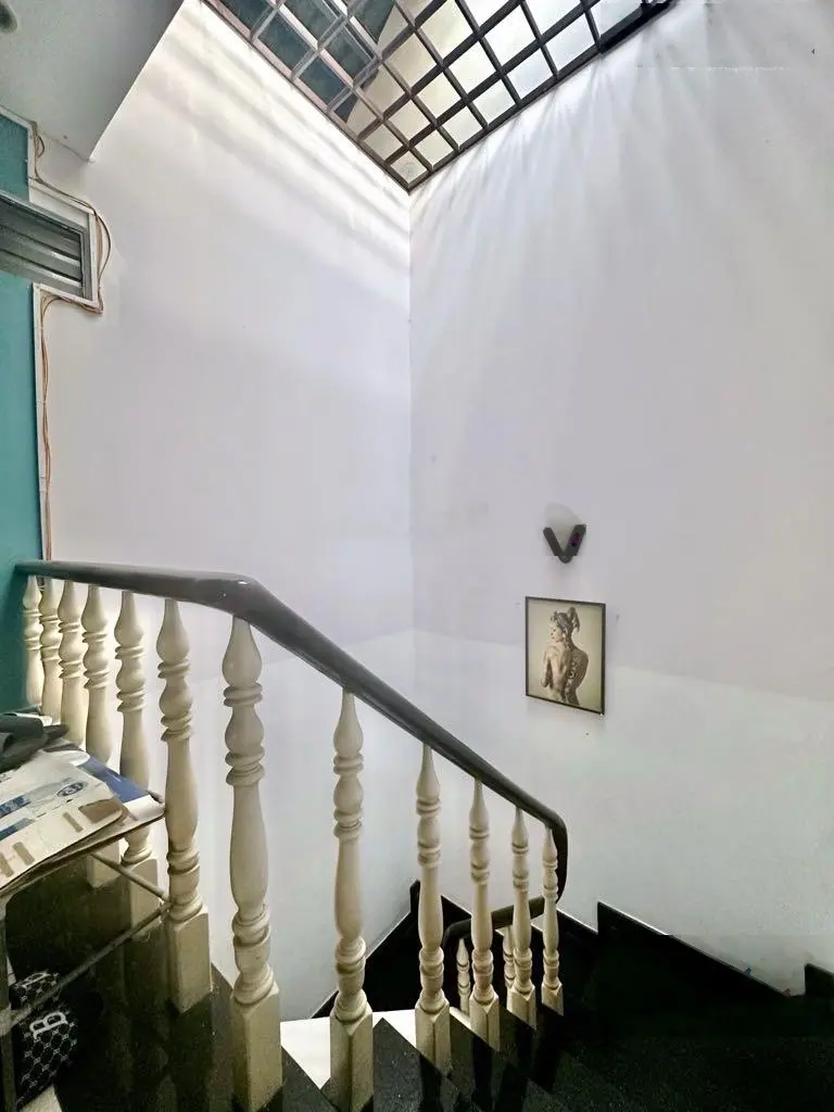 Nhà sát mặt tiền Nguyễn Thái Sơn, 12x14m, 8 phòng dịch vụ, 13.5 tỷ