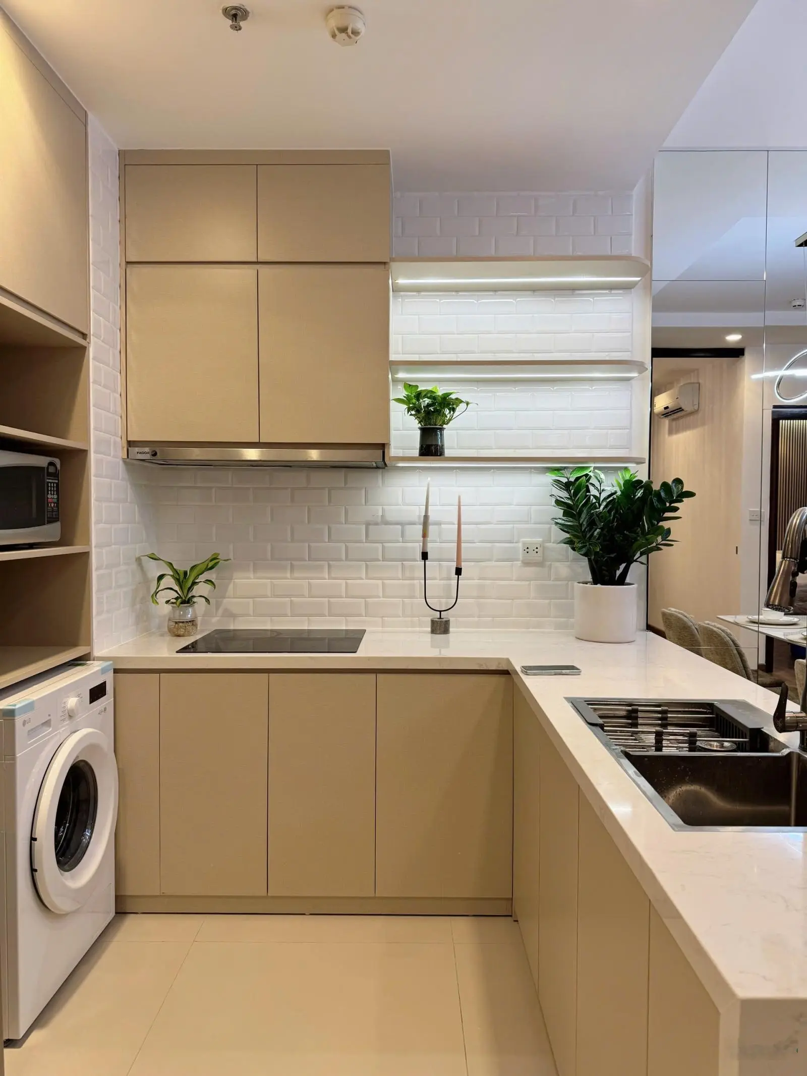 CĂN HOT NHẤT TIMES CITY!!! Căn 2 phòng ngủ 80,4 m2 view nhạc nước lung linh tầng trung full đồ đẹp