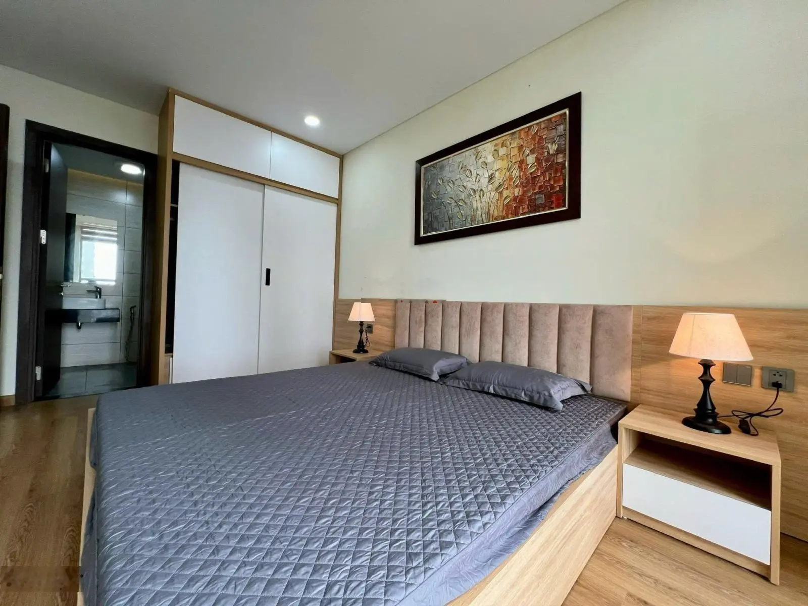 Tôi cần bán gấp căn hộ 3 ngủ chung cư Booyoung, Hà Đông, DT 96 m2, giá 4,9 tỷ sẵn sổ, full nội thất