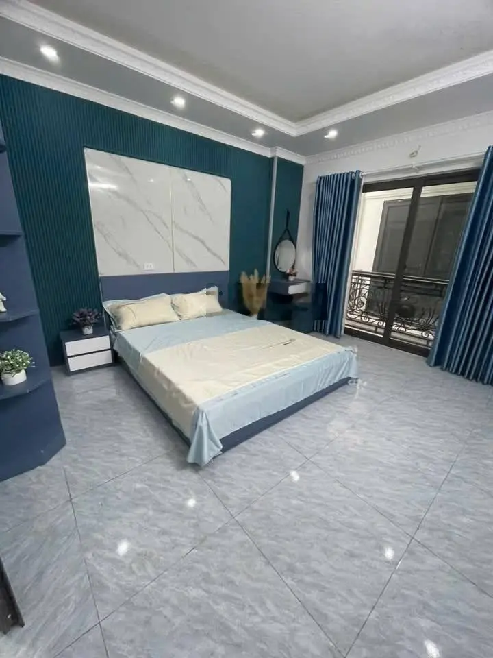 Nhà đẹp phố Giang Văn Minh, mới thang máy xịn sò, cách ô tô 65m, gần phố, DT 37m2 * 6 tầng