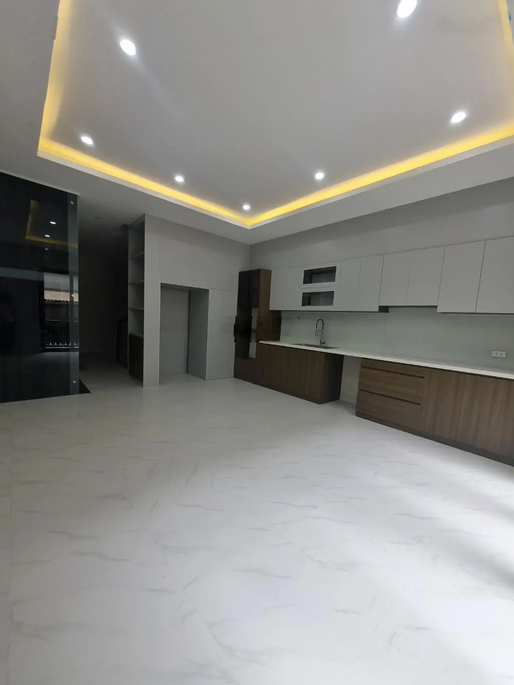 Ô tô vào nhà - kinh doanh - hoàng văn thái - thanh xuân- tháng máy - 50m - 16.7 tỷ
