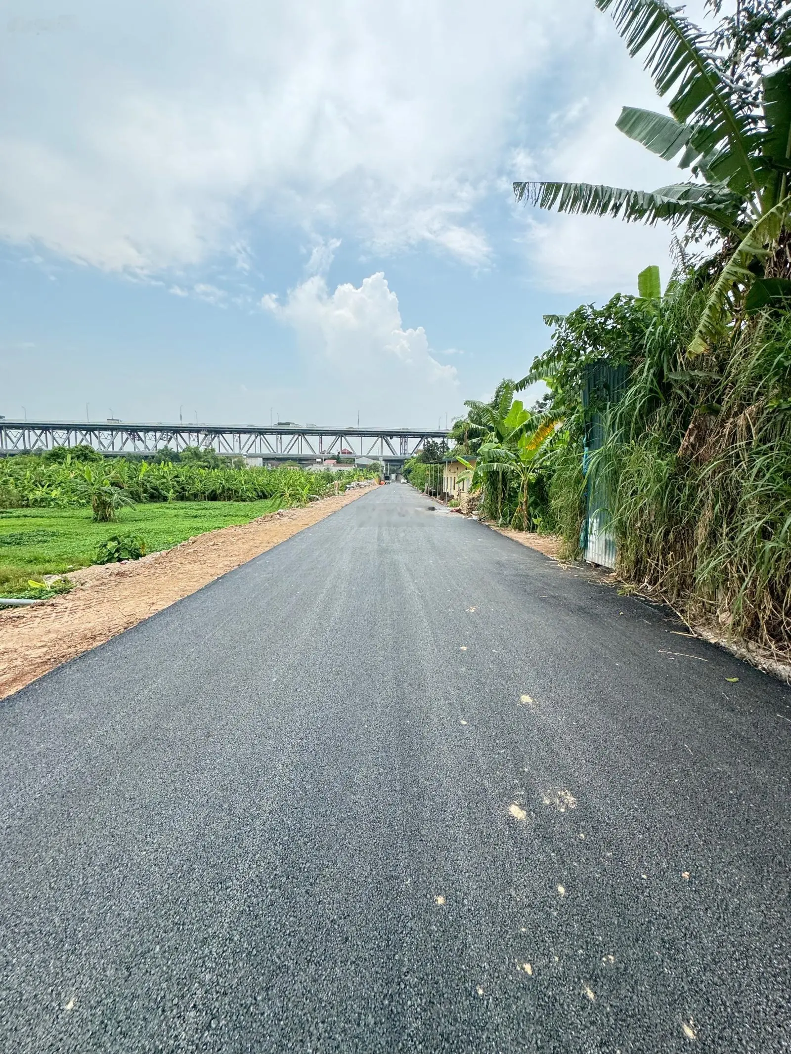 Cần bán 213m2 trục chính Sáp Mai, Võng La cách cầu Thượng Cát 1km