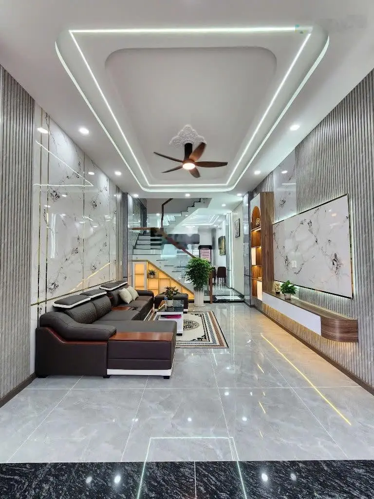 Nhà full nội thất gần trung tâm y tế Dĩ An, đường 13m thông