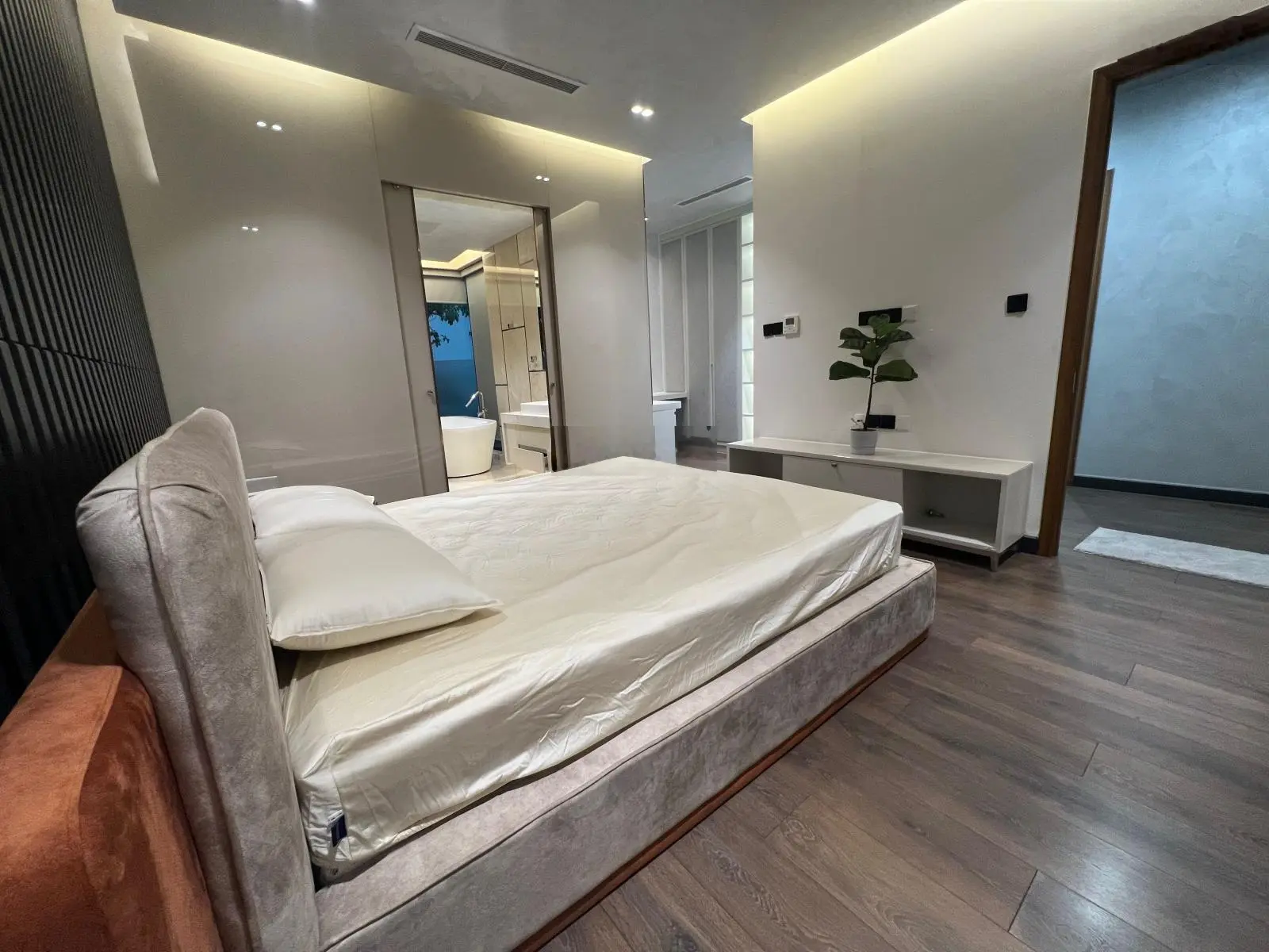 Biệt thự Hưng Thái 2 - Đường Nguyễn Đổng Chi - PMH giá 83 tỷ có thương lượng.E Trúc 0914 631 ***