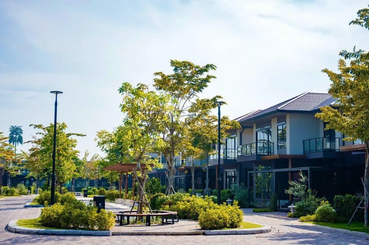 Biệt thự 2 mặt tiền view kênh đào sau nhà và công viên trước nhà khu compound The Aqua Waterpoint