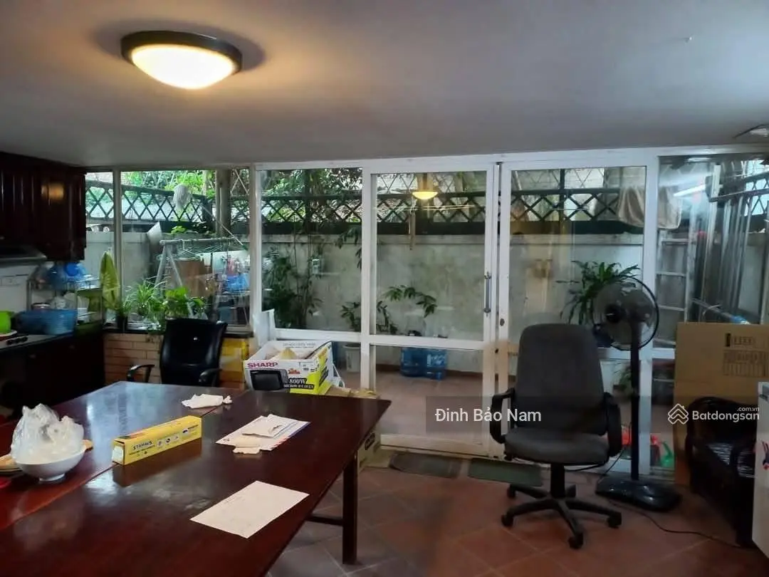 Đặng Thai Mai biệt thự sân vườn 146m2 4 tầng mặt tiền 5.6m ô tô vào ngõ thông thẳng ra Hồ Tây sổ đỏ