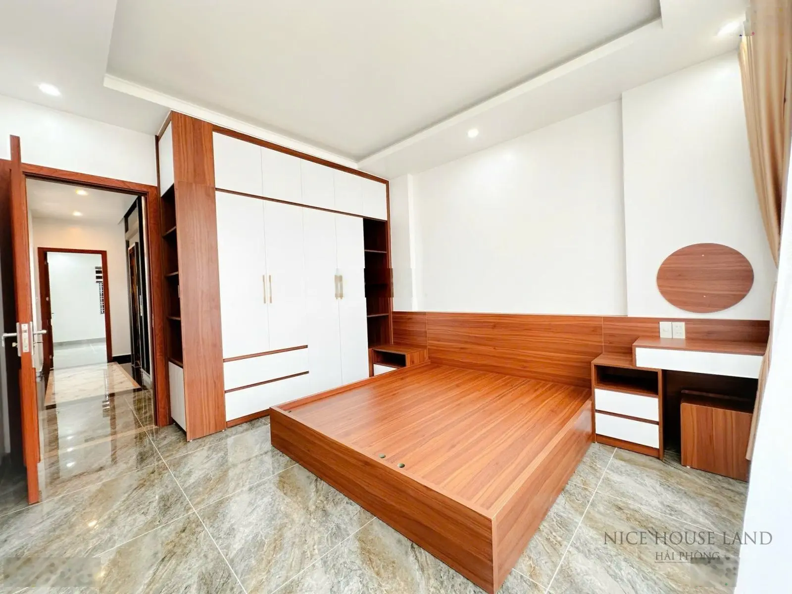 Bán nhà 4 tầng xây độc lập đường rộng 13,5m có thanh máy quận Lê Chân