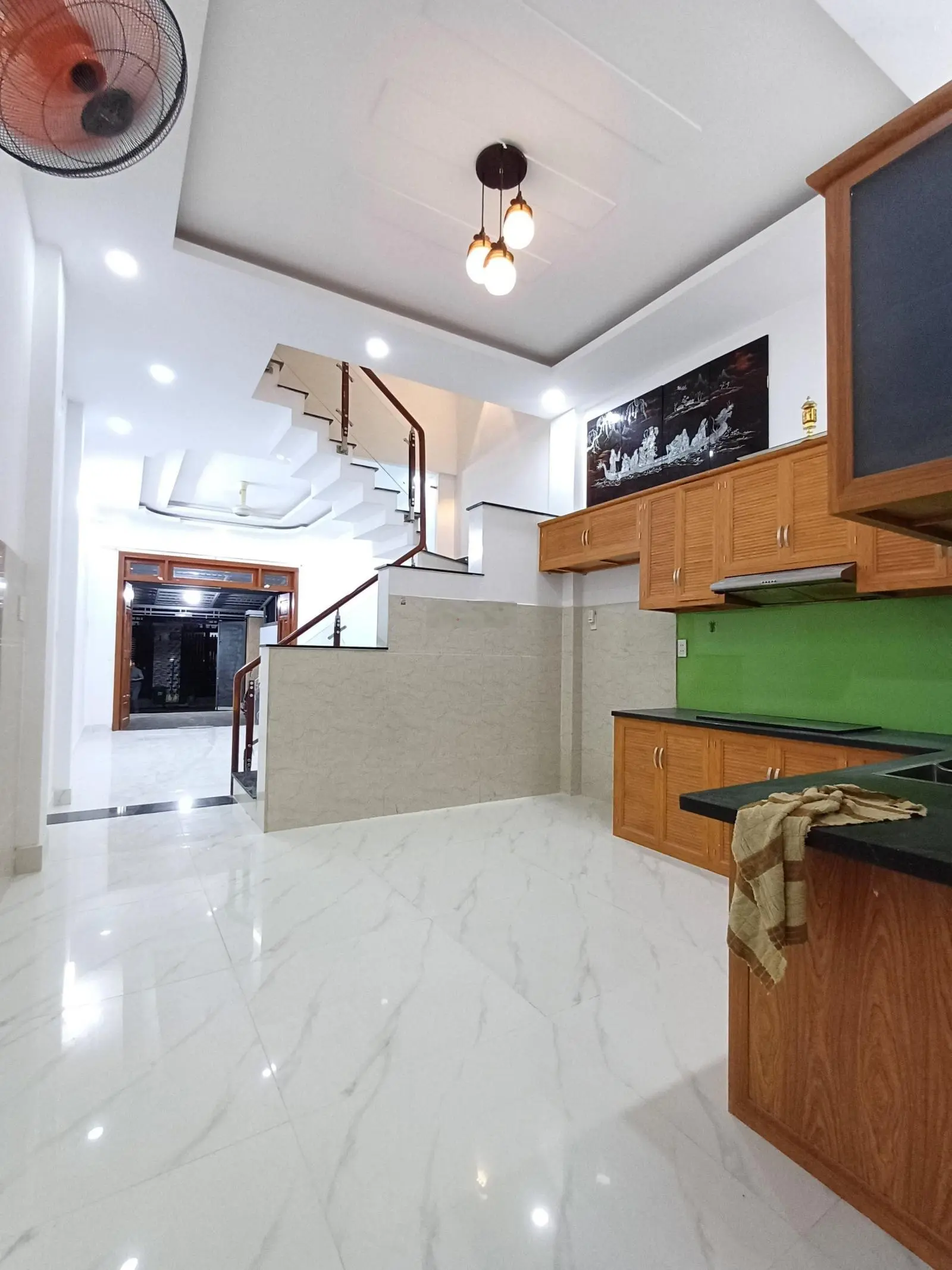 Nhà sân xe hơi 4m*17m - Tô Ngọc Vân - Ngã Tư Ga 2km - Phường Thạnh Xuân - Q12 - HCM