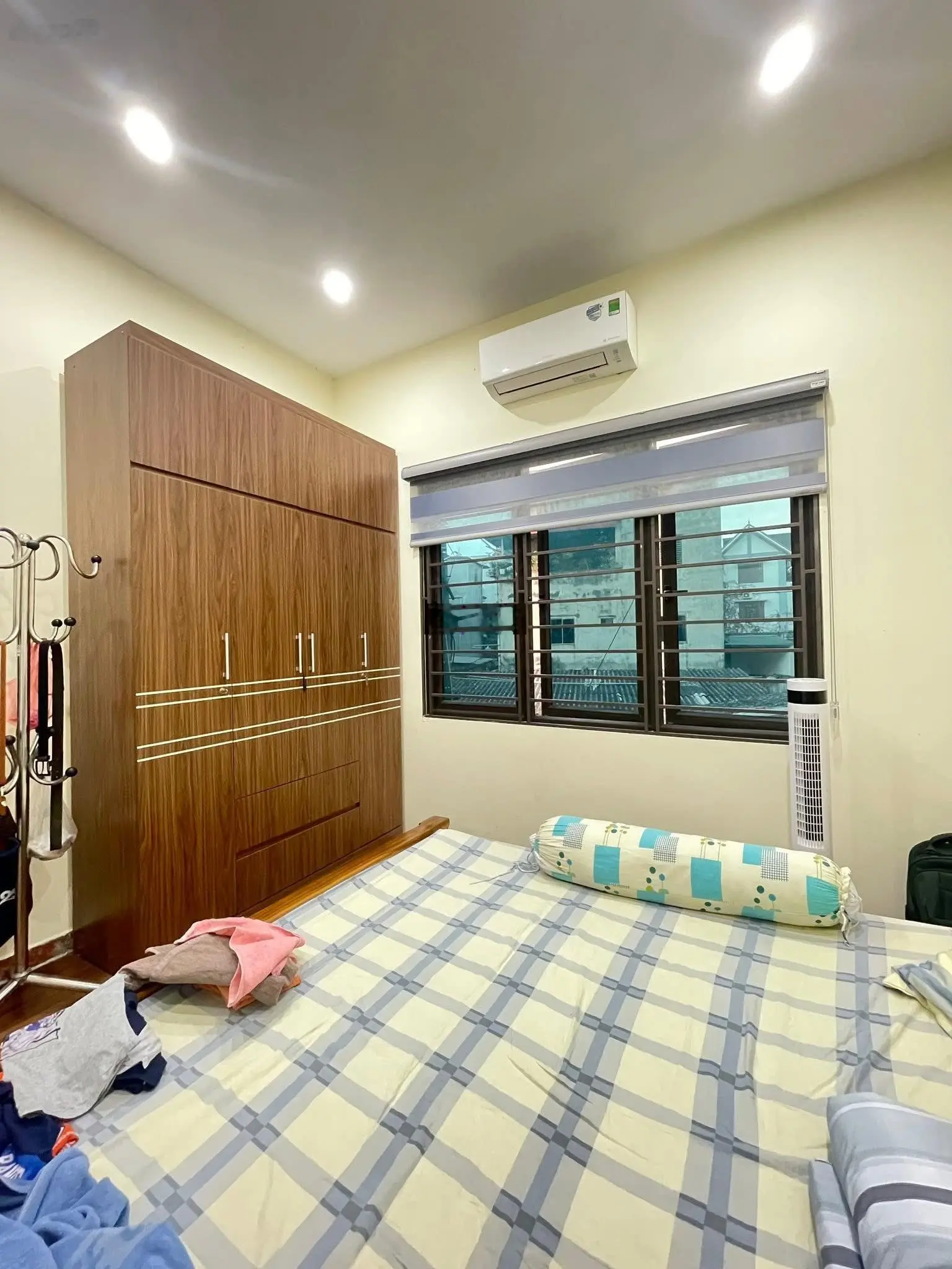 Cần bán nhanh nhà phố Cổ Nhuế - lô góc - gần phố - ngõ rộng DT= 45m2 - 3T - MT 4,1m / giá 8,2 tỷ