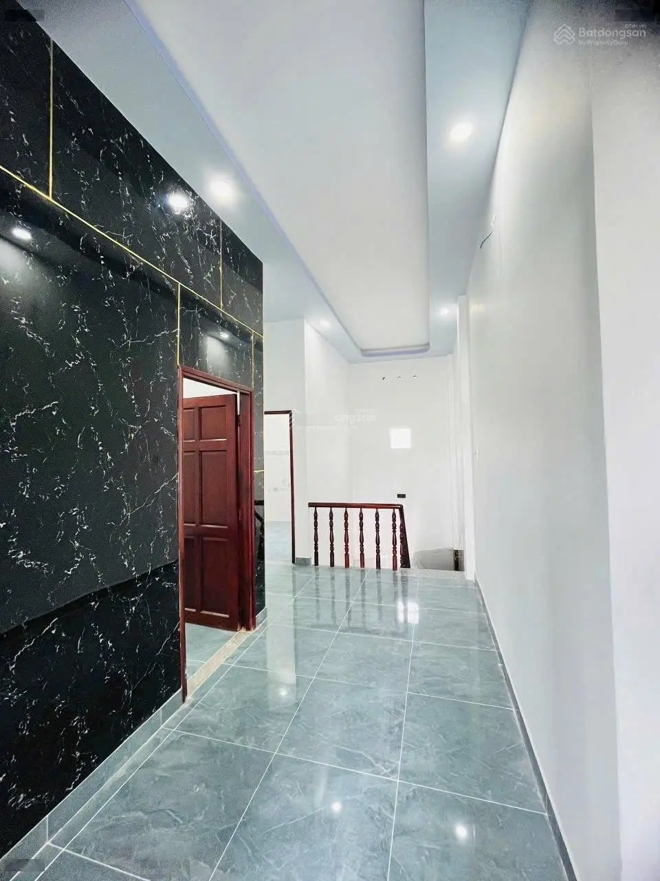 Nhà mới xây, ngay ủy ban xã Qui Đức (5,2 x 16)m 1 lầu 3,9 tỷ. Đường nhựa khu phân lô