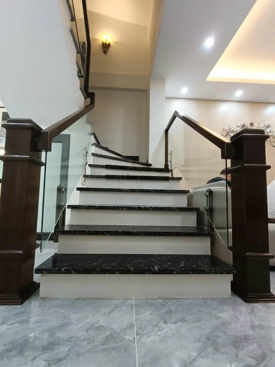 Bán nhà Hoàng Cầu Đống Đa lô góc 3 thoáng,ngõ thông ,ô tô đỗ cửa dòng tiền đỉnh 60m2/5T/5.5MT 14ty