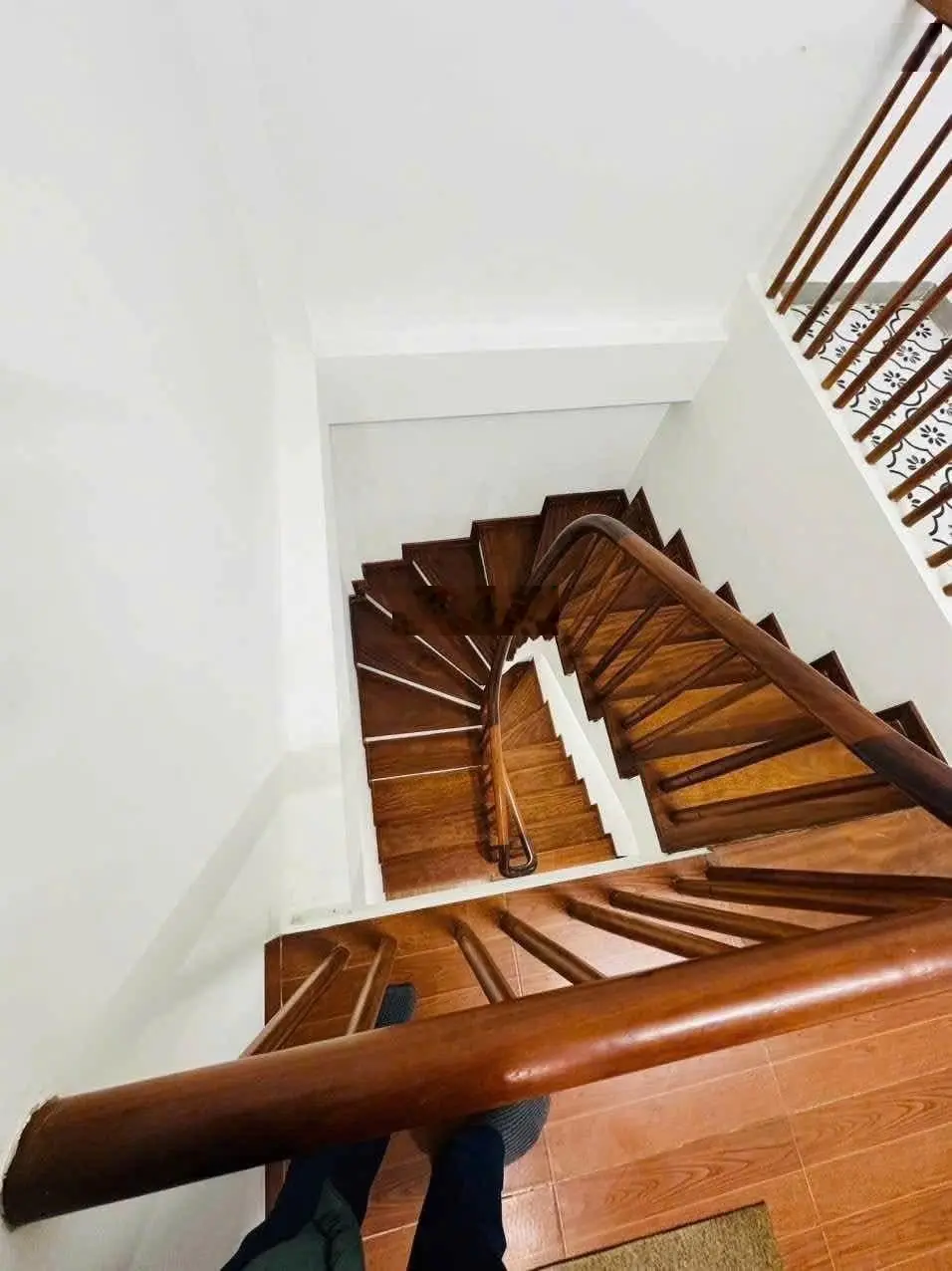 Nhà đẹp Đường Láng - 34m2 5 tầng, nội thất đẹp - ngõ rộng thoáng - sổ nở hậu - giá 7.25 tỷ