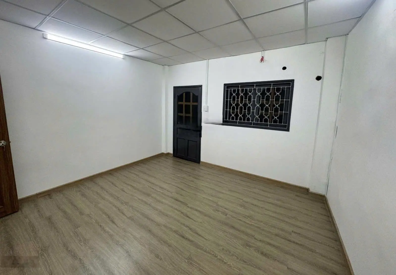 Nhà bán ngang khủng 5,7m - gần ngã 7 Q10 - 46m2 - hạ giá 8,3 tỷ
