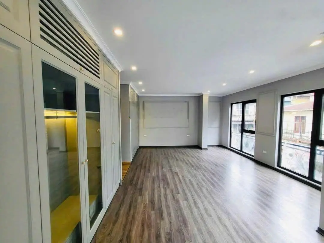 Độc 1 căn! Nguyễn Xiển tòa nhà 9T 3 oto tránh dừng đỗ vỉa hè 5m, 70m2*9T thang máy DT 1 tỷ/năm