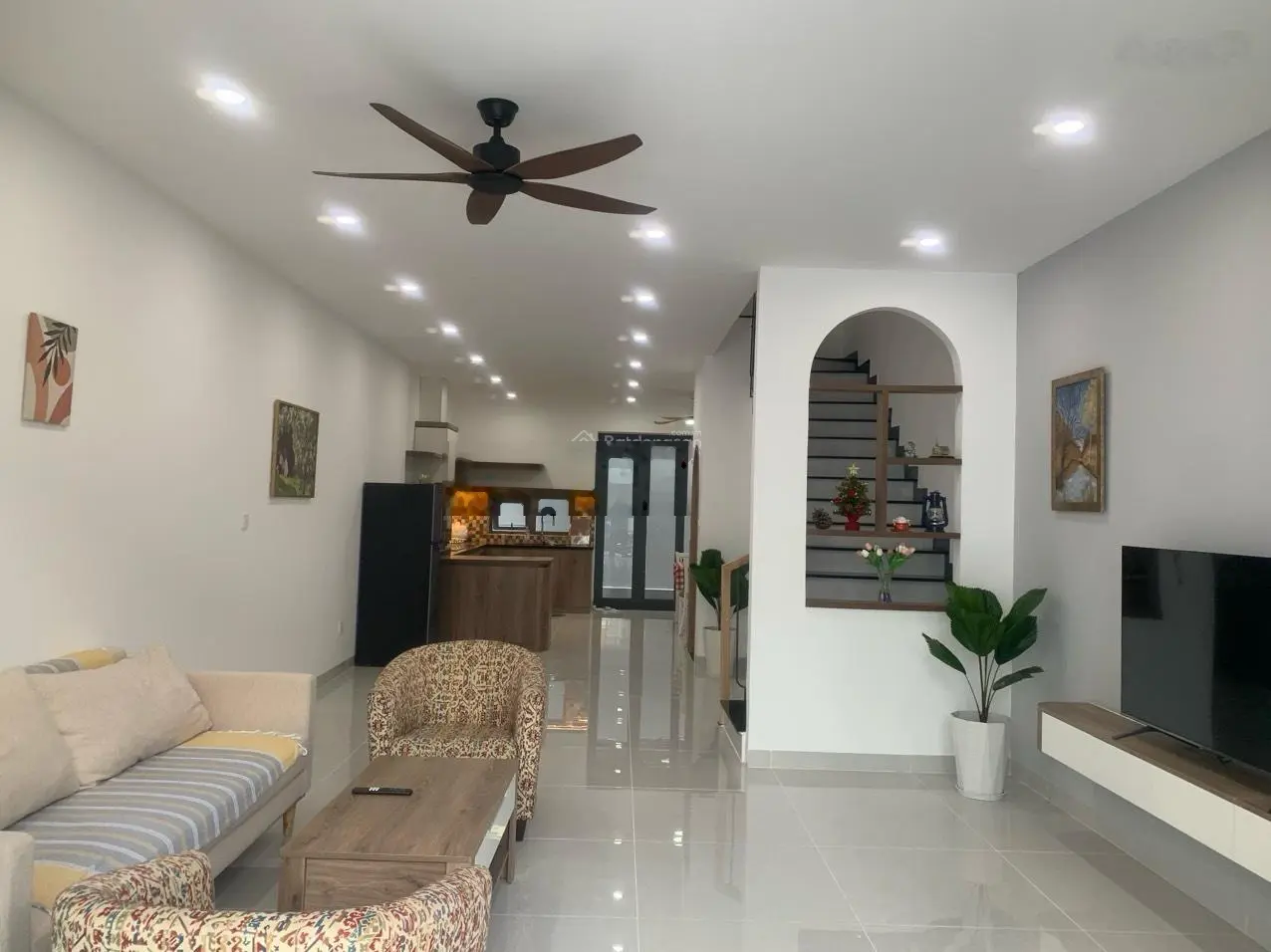 1 căn duy nhất hướng Đông Nam. Nhà mới xây hoàn thiện full nội thất gần hồ bơi gói 8