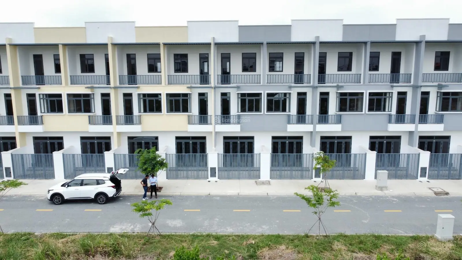 Nhà ngay KCN Phước Đông 1 trệt 1 lầu 68m2, giá 1.5 tỷ sổ sẵn sang tên ngay ngân hàng hỗ trợ 70%