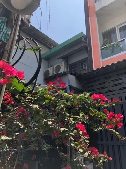 4.8 tỷ HXH sát mặt tiền 33m2, 2 tầng ở luôn