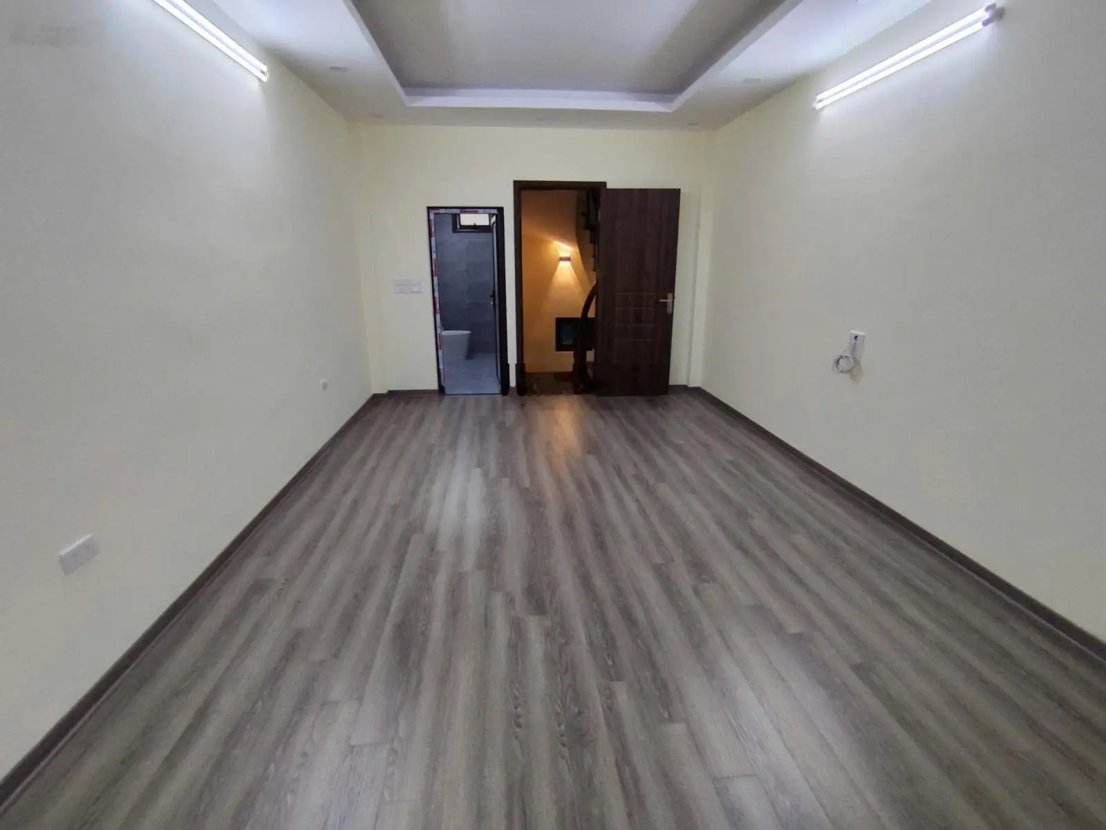 CC cần bán sớm nhà SD 30m2*5T giá 3.25 tỷ bao tên Nhân Huệ Đồng Mai xây mới Lh 0978939931