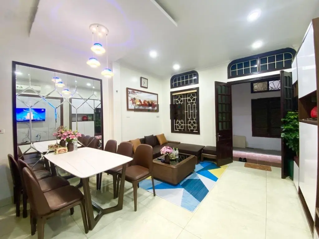 Siêu phẩm - siêu hiếm - nhà đẹp ở luôn - tặng full nội thất xịn xò - 20m ô tô tránh .40m chỉ 9.xt