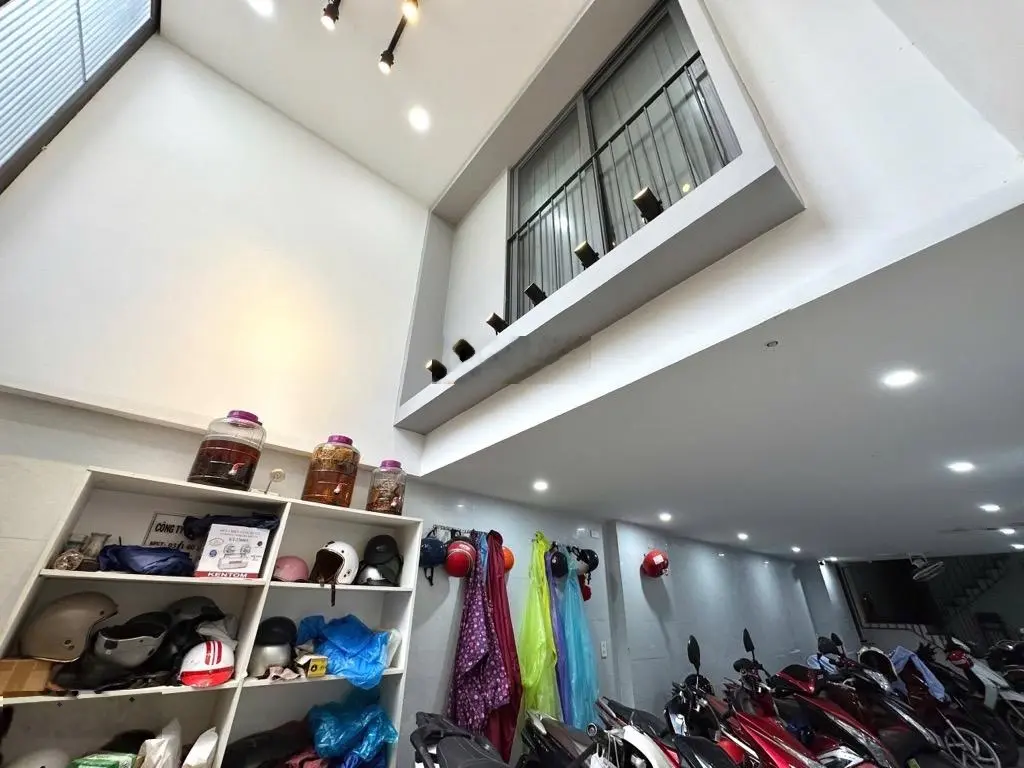 Nhà 5 tầng 14 CHDV ngay Lê Quang Định doanh thu 750tr/năm hẻm xe hơi chỉ 15 tỷ TL
