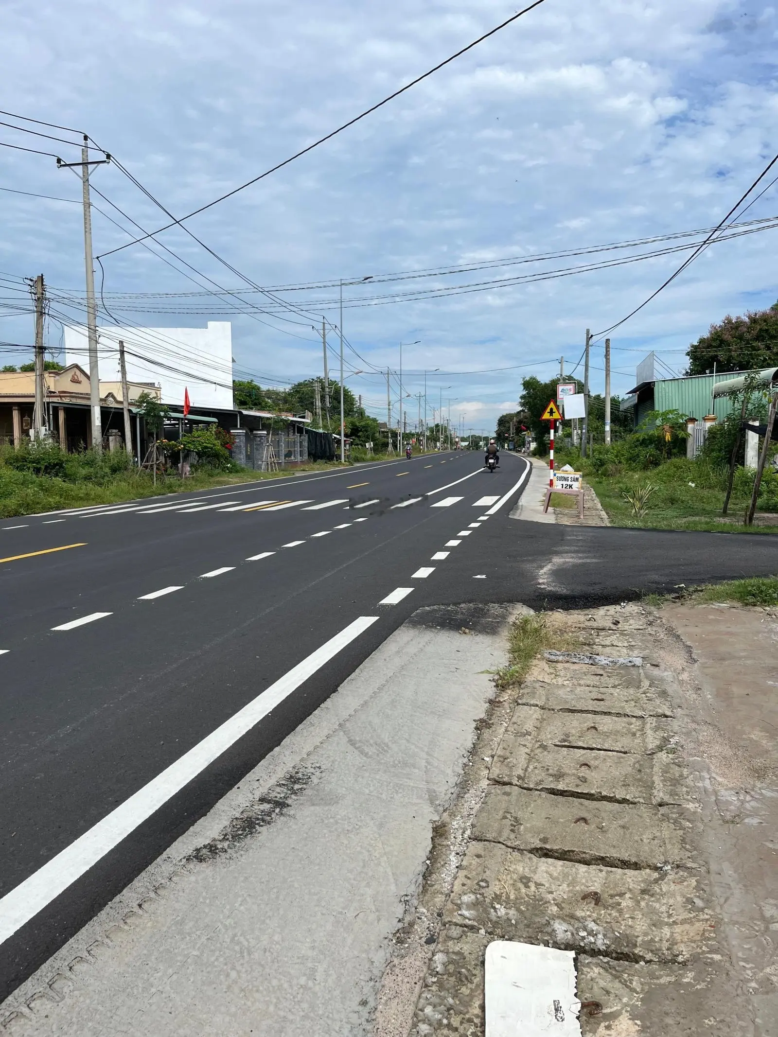 Cần tiền về quê ở, bán gấp căn nhà 2 mặt tiền đường 328, cách biển hồ tràm 2km