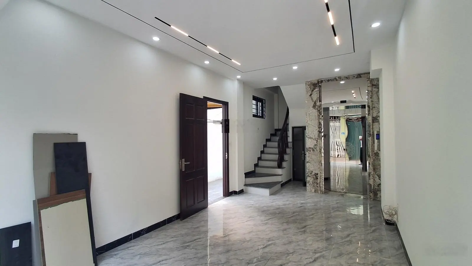 Bán nhà phố Cổ Linh - Long Biên, nhà xây mới 6 tầng x 45m x 4.3m mặt tiền, thang máy nhập khẩu-gara