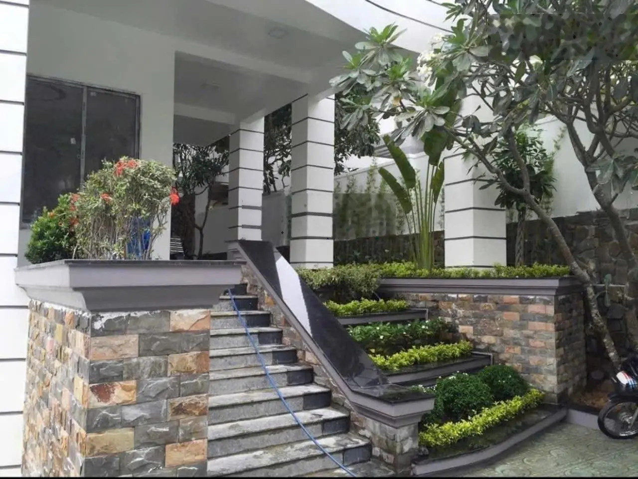 CHÍNH CHỦ gửi bán gấp căn biệt thự 412m2 tại mặt tiền NGUYỄN TẤT THÀNH phước đồng tp NHA TRANG