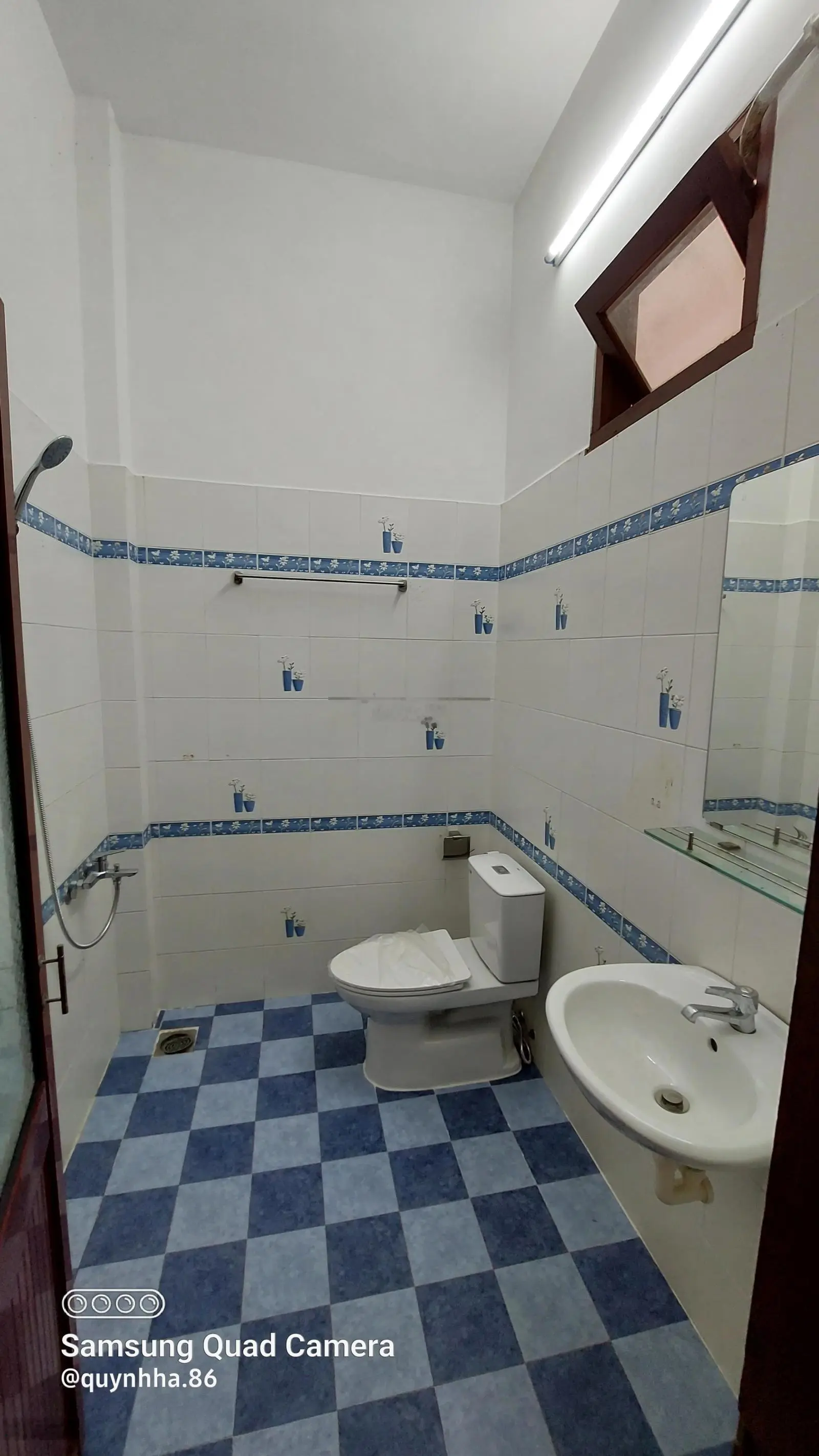 Nhà 3 tầng góc 2 mặt tiền sát biển Phạm Văn Đồng, Dt 73 m2 ngang 5m hướng Đông, đường oto thông 5m