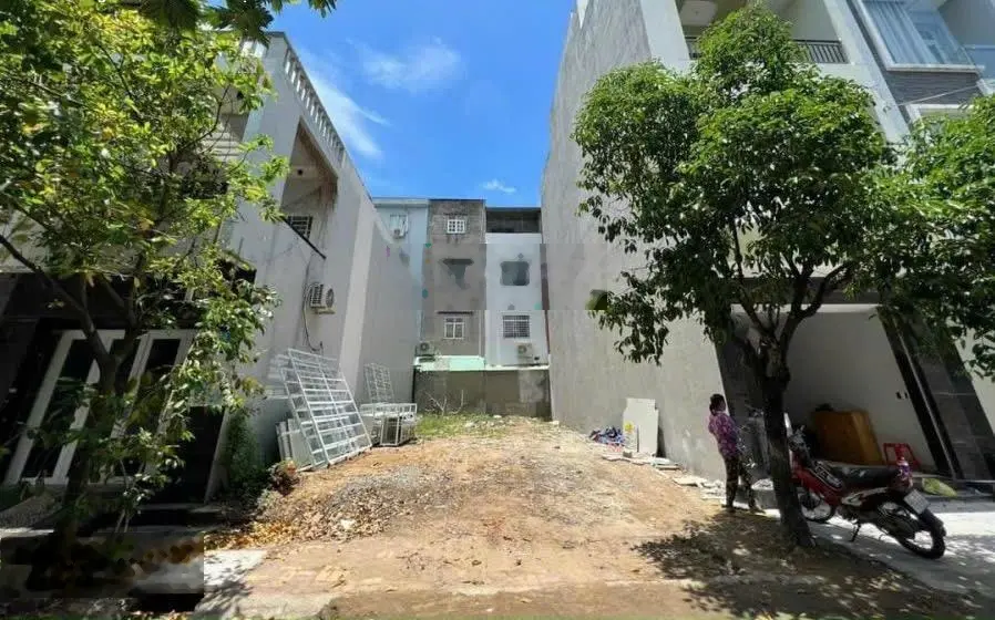 Hàng hiếm tại đường đào trí, bán đất 90m2 giá ưu đãi 2,7 tỷ vnd. shr . thổ cư 100%.