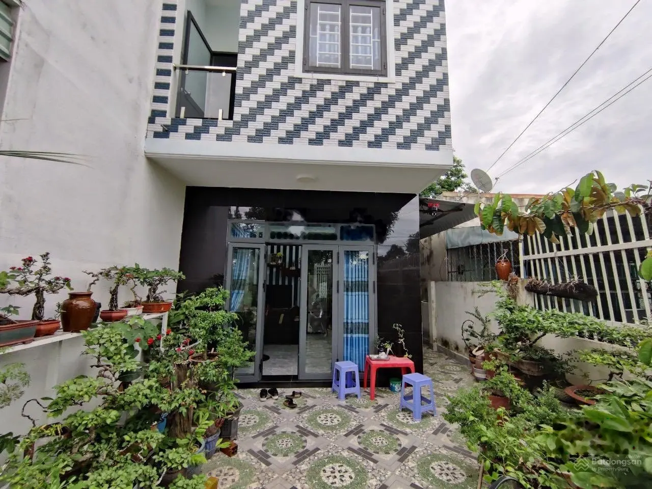 Nhà khu TĐC PHÚ CHÁNH PHÚ TÂN THỦ DẦU MỘT BÌNH DƯƠNG. Dt 5,5x20.3 phòng ngủ