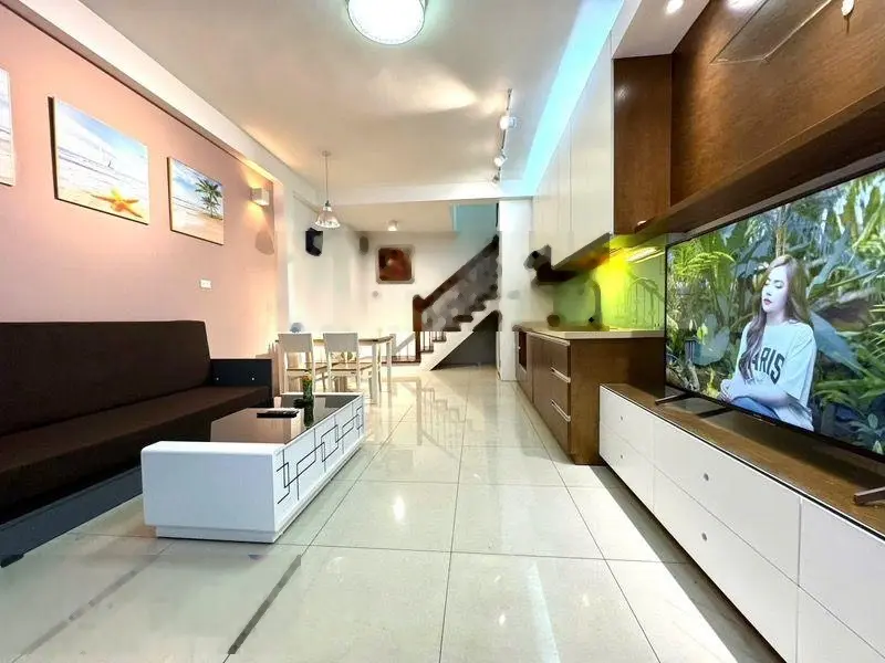 Bán nhà bồ đề, long biên,37m2 chỉ, 7,5 tỷ gần ô tô tránh hồ điều hòa, trường qt, chợ,ở sướng.