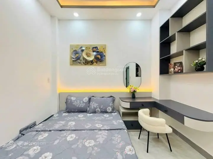 Nhà đẹp phố Chùa Láng, lô góc thoáng sáng, mặt ngõ thông kinh doanh, cách ô tô 45m, DT 38m2 * 5T