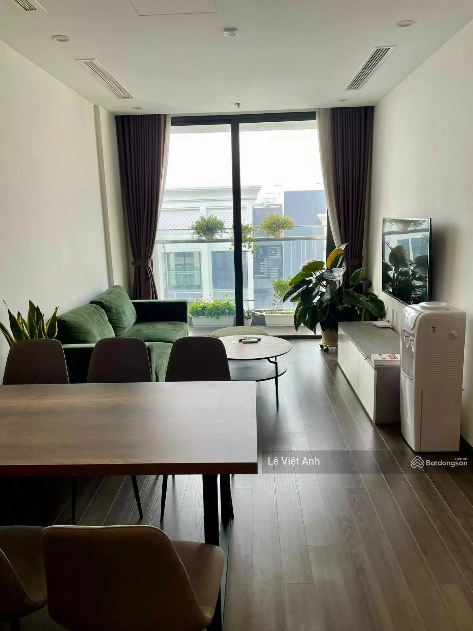 Bán căn hộ 2PN, 2VS - Vinhomes Symphony Riverside Long Biên, hướng Đông Nam, full nội thất hiện đại