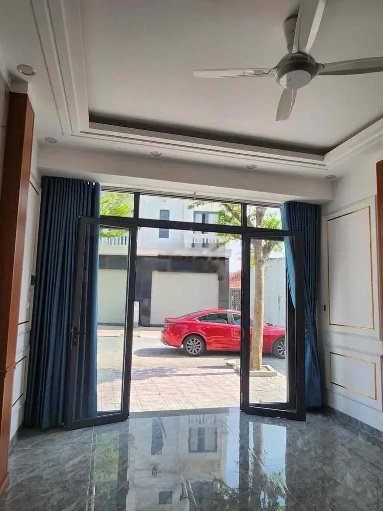 BÁN NHÀ 3 LẦU TẶNG FULL NỘI THẤT SAT BÊN AEON