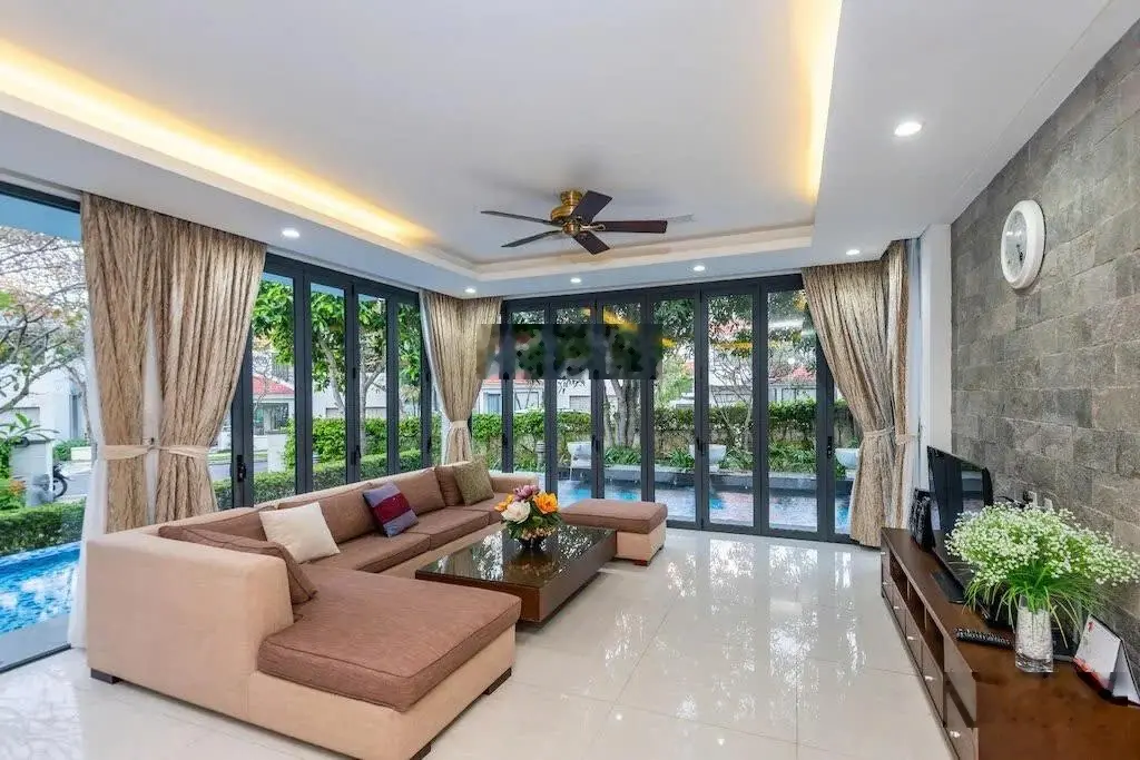 Bán gấp căn biệt thự Ocean Villas 5sao ven biển Đà Nẵng, 600m hồ bơi sân vườn ĐÃ CÓ SỔ giá chỉ 2xtỷ